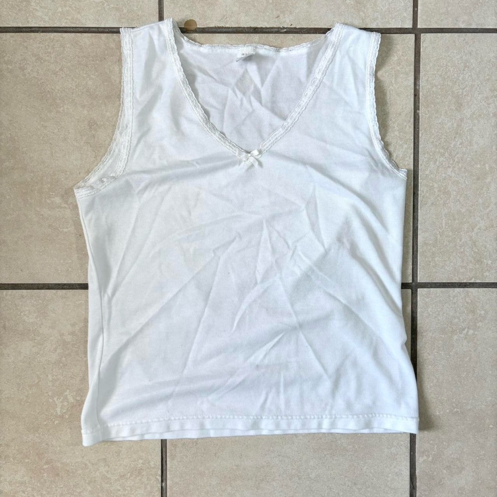 Women's White Sleeveless Top